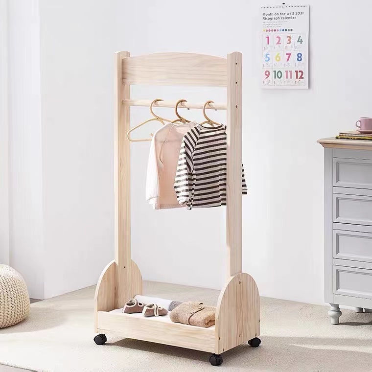 Baby Clothing Factory - ไม้แขวนเสื้อแบบกําหนดเองโรงงานขายส่งเสื้อผ้าเด็กยืนแสดงไม้เด็กทารกทุกวัยชั้นวางเสื้อผ้า