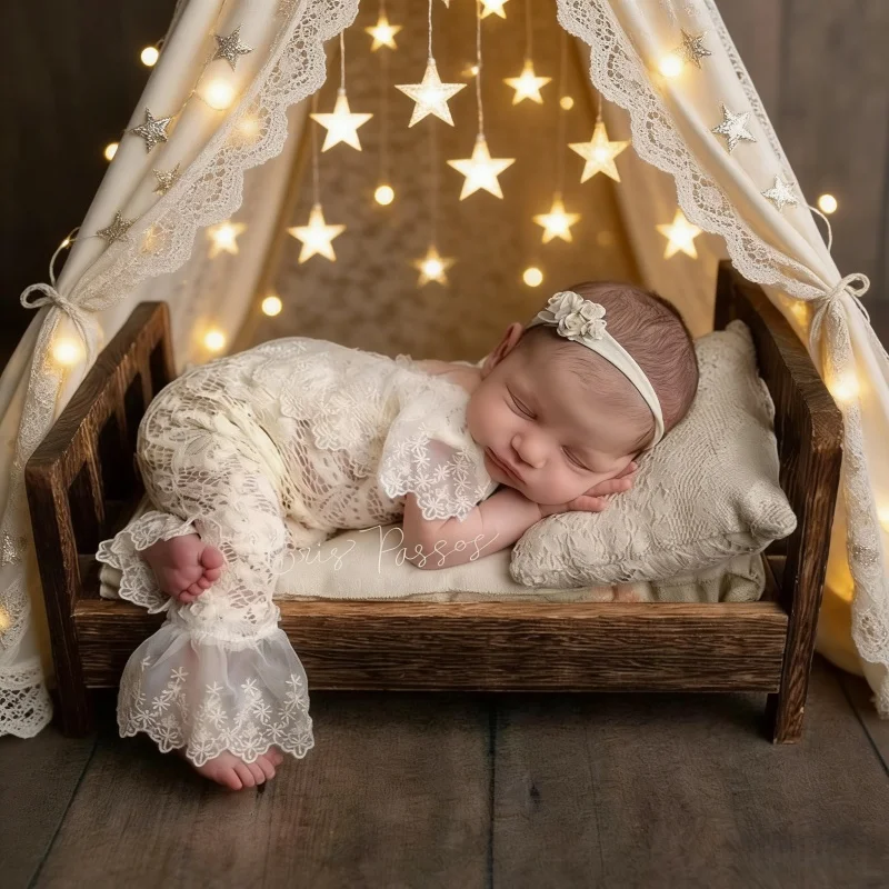 Baby Clothing Country - ชุดบอดี้สูทลูกไม้ขาบาน 1 ชุด พร้อมที่คาดผม สำหรับถ่ายภาพทารกแรกเกิด ชุดถ่ายรูปเด็ก